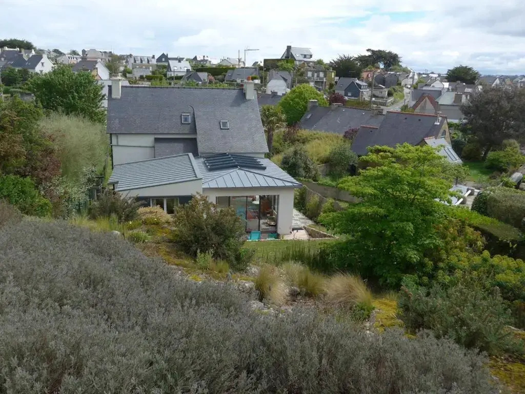 Belle Villa 4 Étoiles Avec Jardin, Wifi À 600m de la Plage À Tregastel - Ref 137