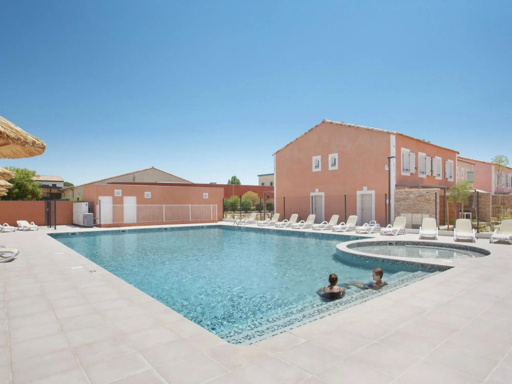 Beautiful modern apartment near the historic Aïgues Mortes