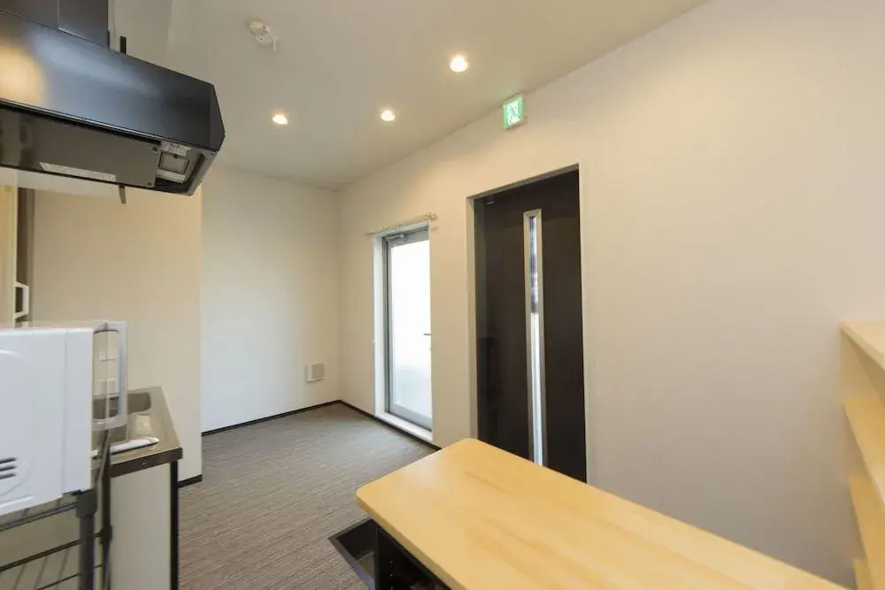 Ryoma Higashiazuma - Hostel