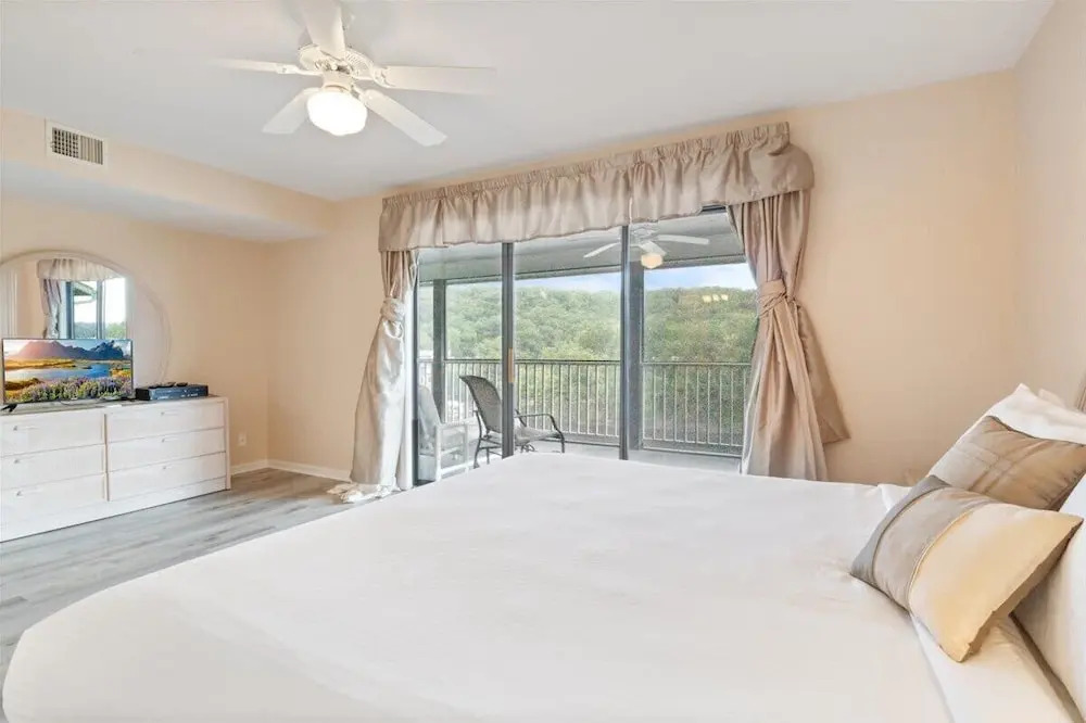 Lakefront Condo Near the State Park