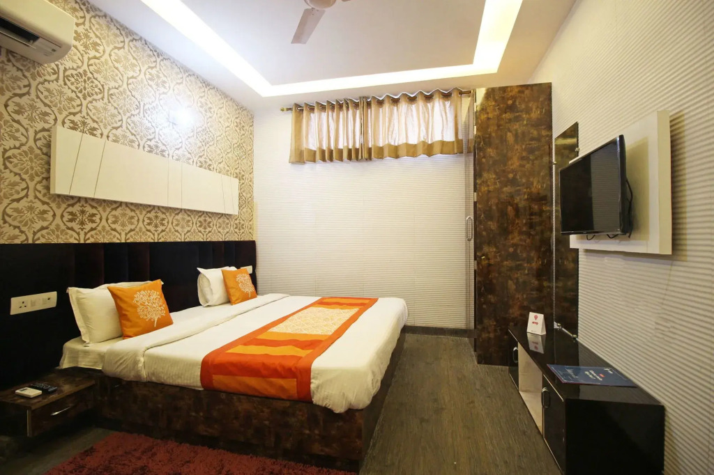 JK Hotel By OYO Rooms