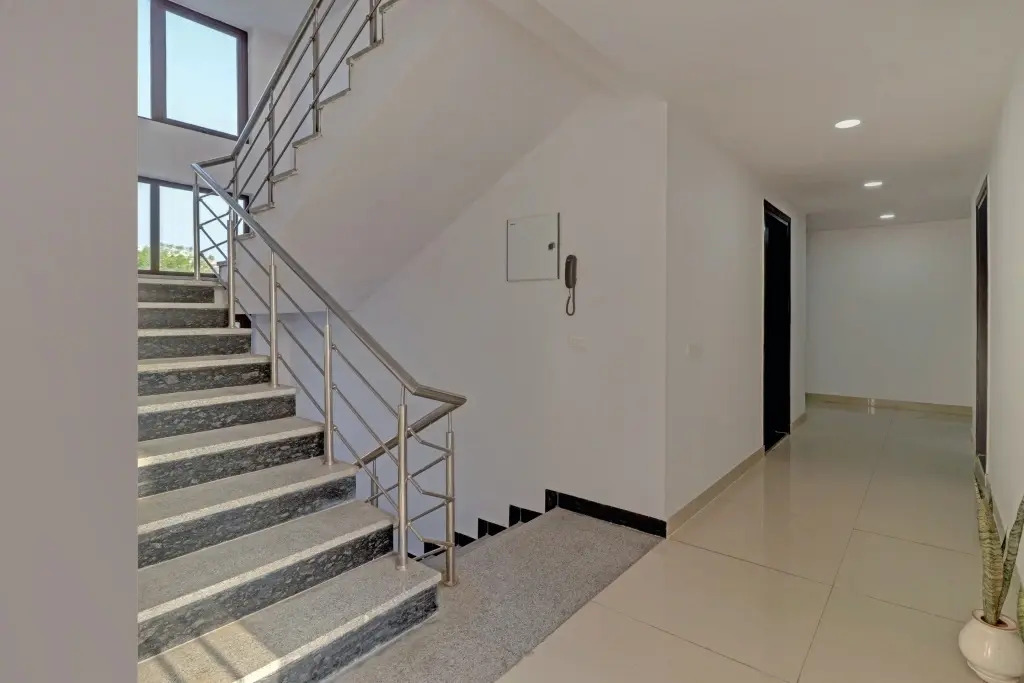 Super Townhouse Tipsyy Near Bestech Central Square Mall