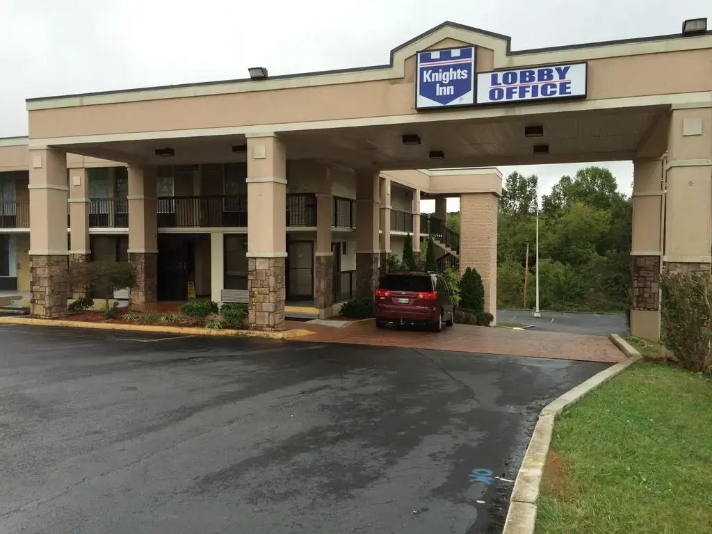 Knights Inn - Newport, TN