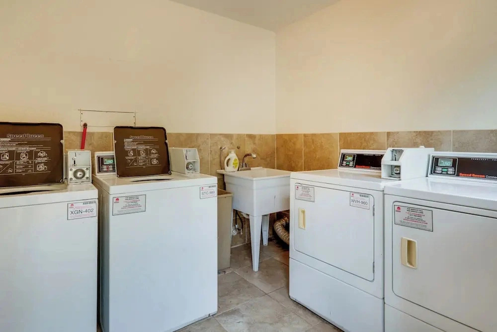 1 Mi to Shaver Lake! Family & Couples Condo