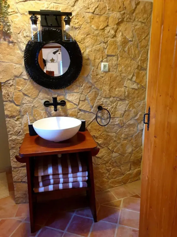 Restored 2 Bedroom Farmhouse - Aircon Wifi Plunge Pool