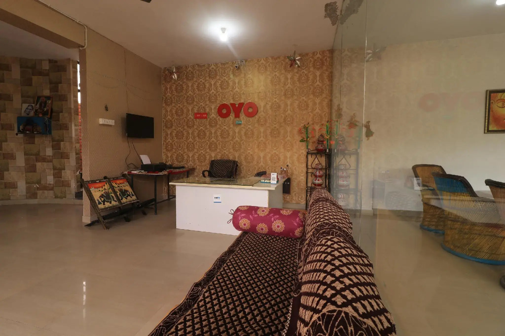 OYO 28636 Roopam Places