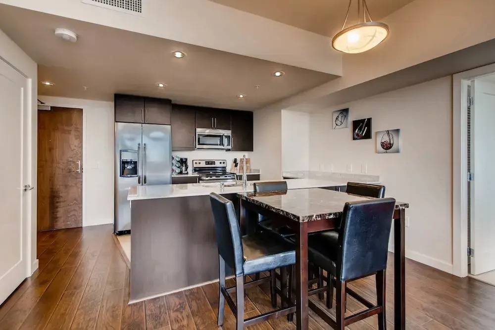 Highrise 2 BR Prime Spectacular Views
