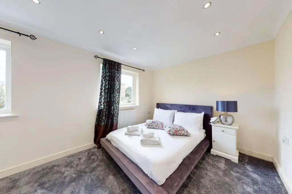Super 2 Bed House with Privategarden