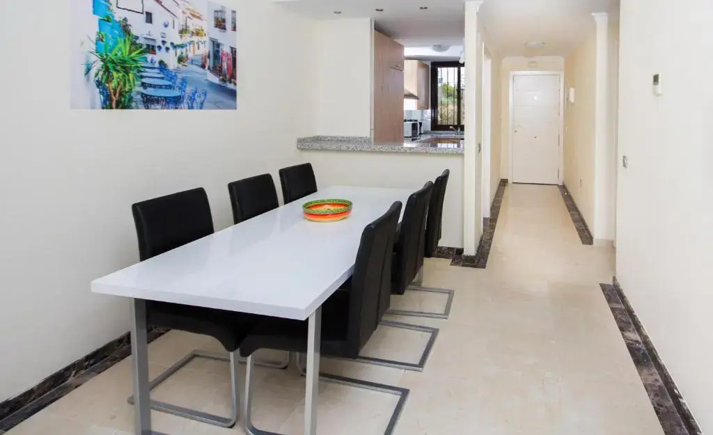 Spacious two bedroom apartment 1012