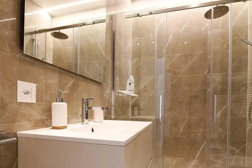 Lake Modern Suites