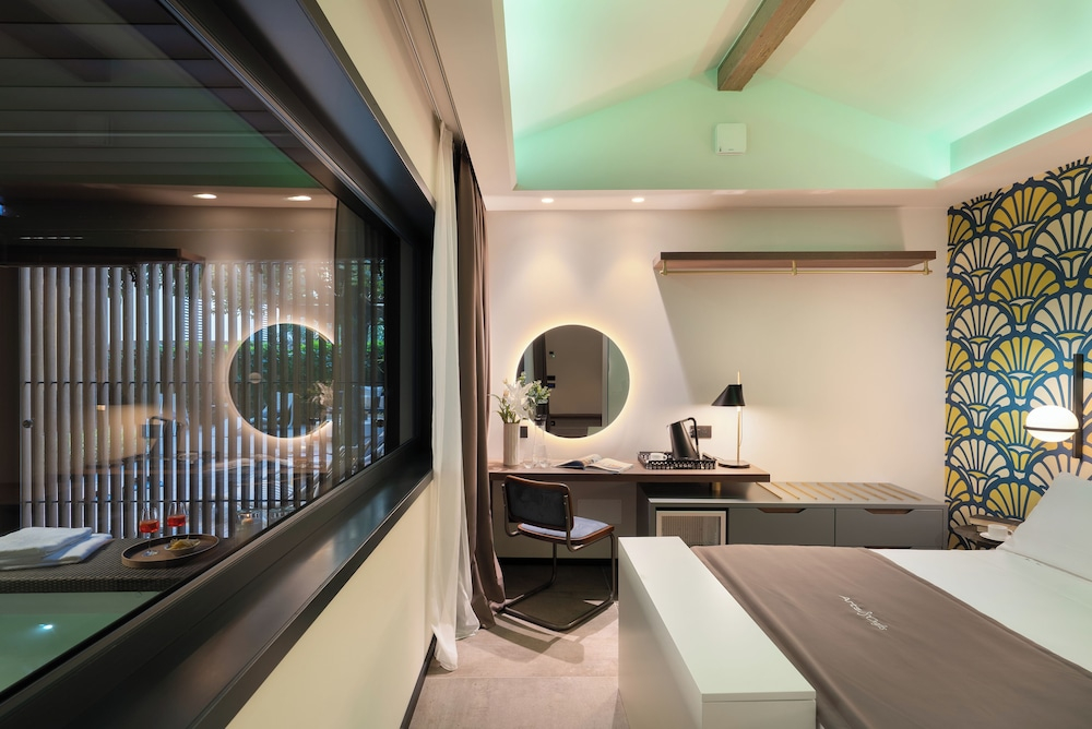 Arts & Crafts Luxury Suites