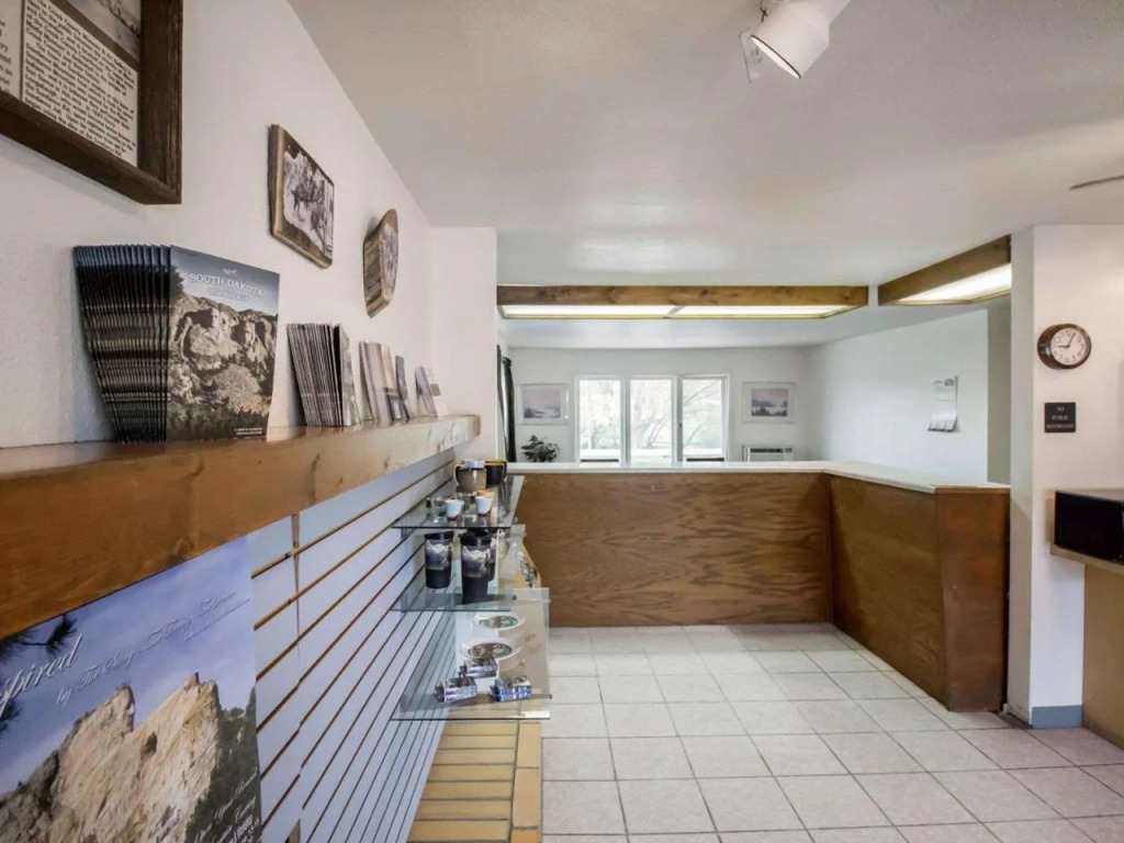 Deer Lodge Motel