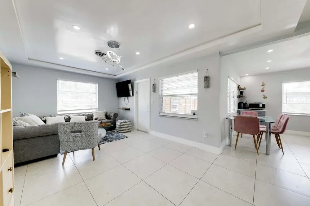 Patio & Heated Swim Spa Access: Home in Hollywood