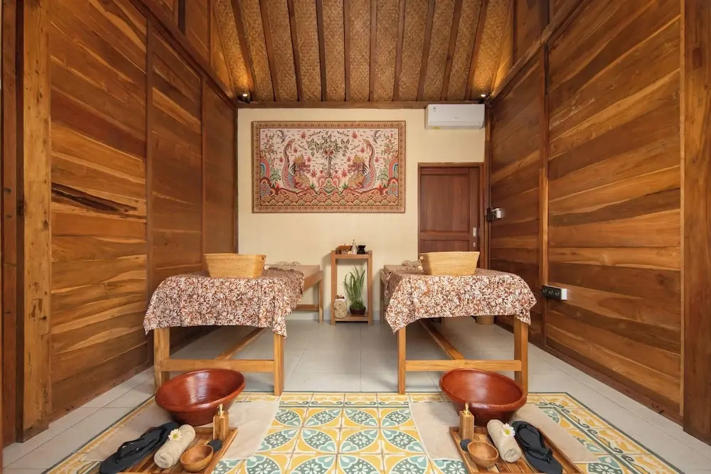 Devani Resort Sidemen