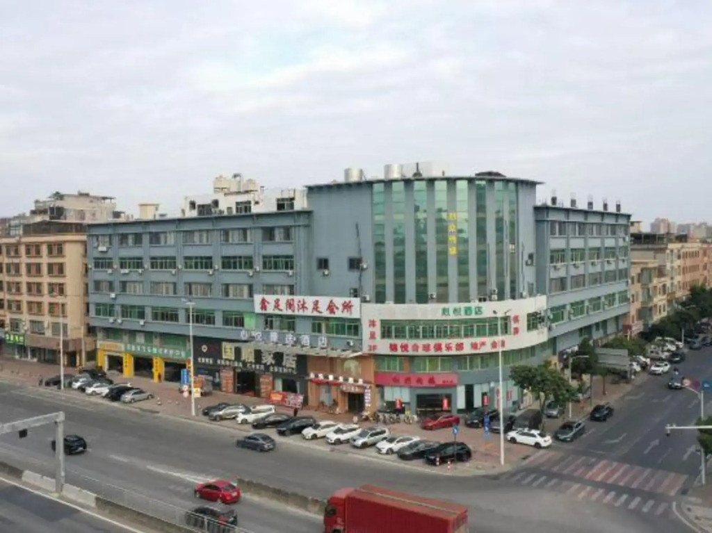 Xinyue Hotel (Liaobu Wanrun Plaza)