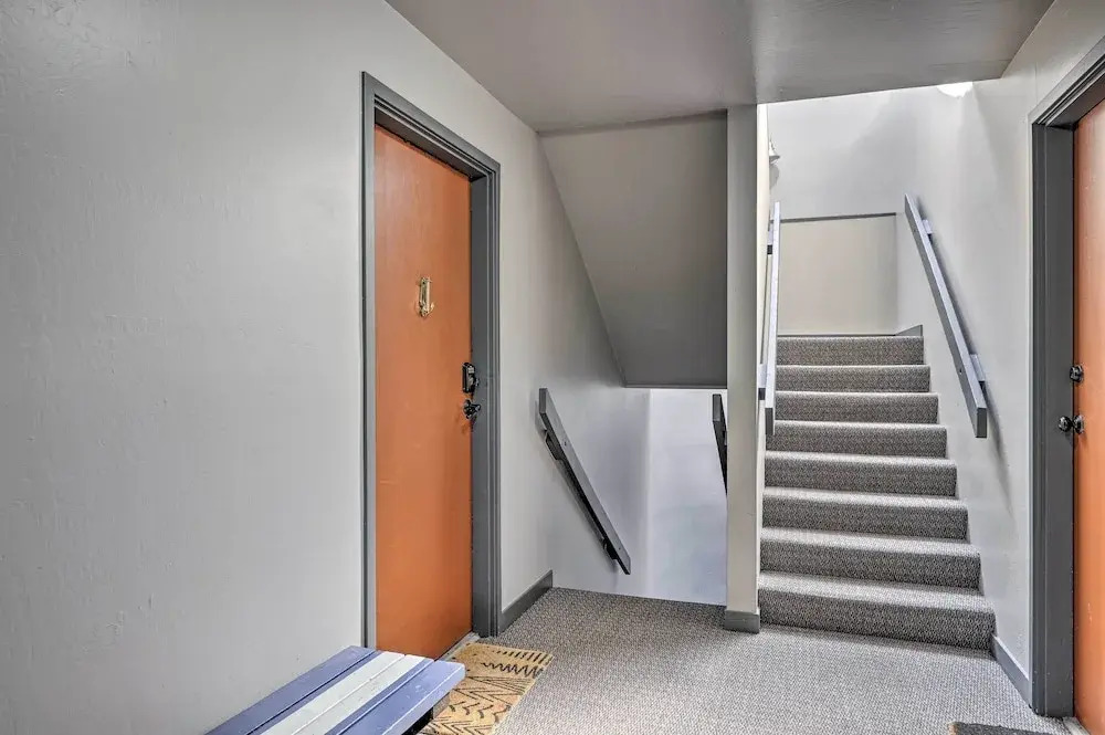 8 Mi to Keystone Resort: Dillion Condo w/ Hot Tub!