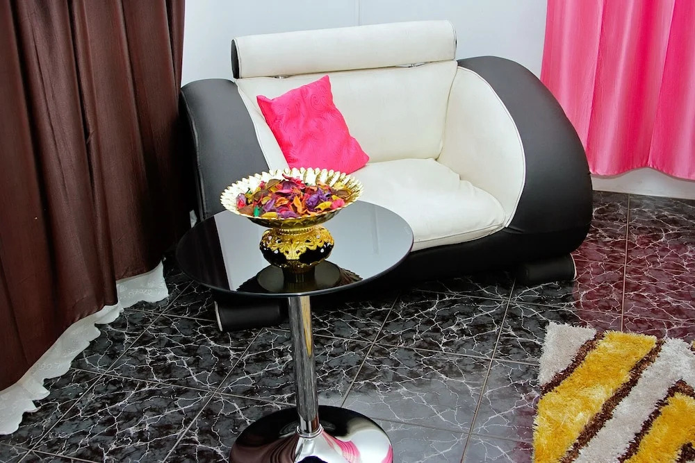 Отель Alexander Plaza Ltd