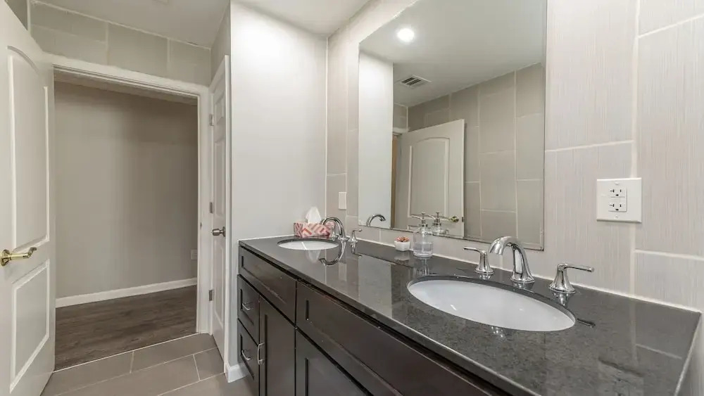 Stylish 3BR 3BA Colonial House by Cozysuites