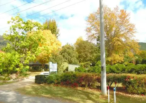 Bright Highland Valley Cottages
