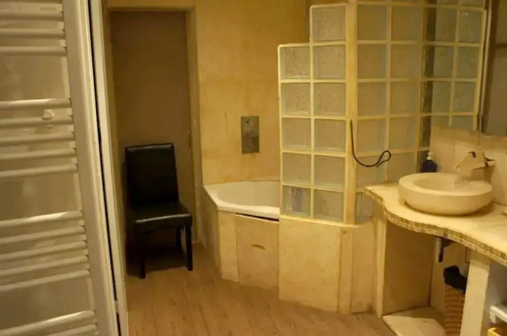 Villa with 3 Bedrooms in Roquebrune-Sur-Argens, with Wonderful Mountain View, Private Pool, Enclosed Garden