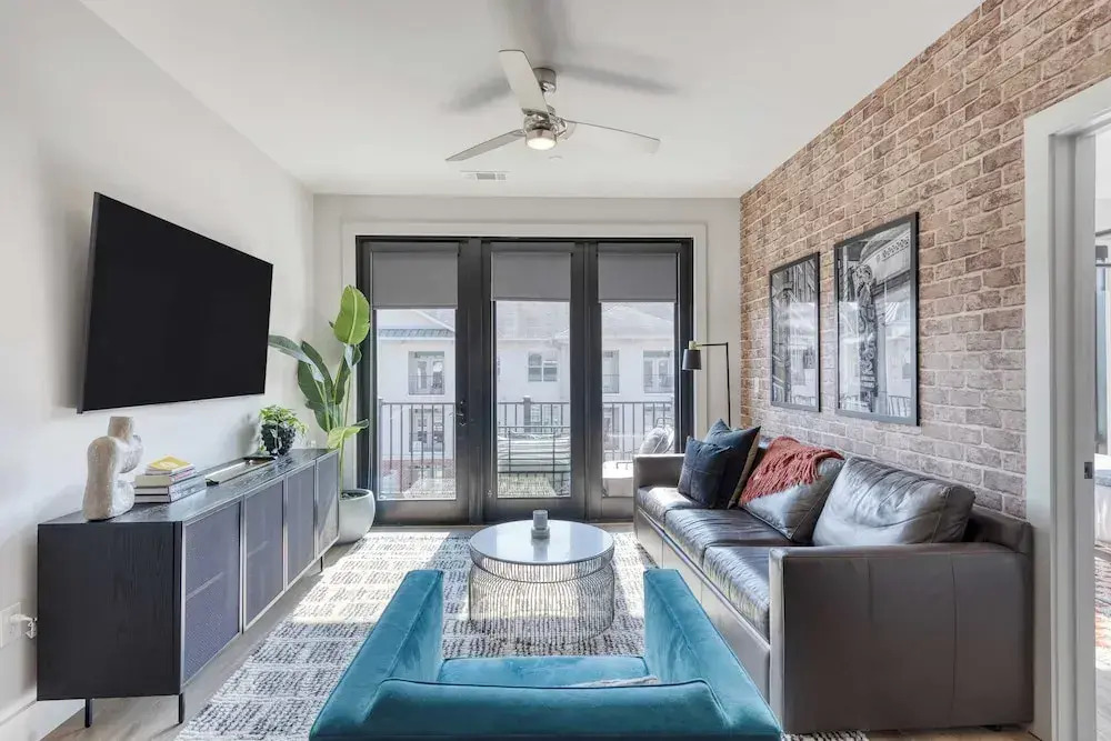 Sleeps 18 3 Modern Midtown Apartments w/ Gym + Pool Walkable to Shops & Eats