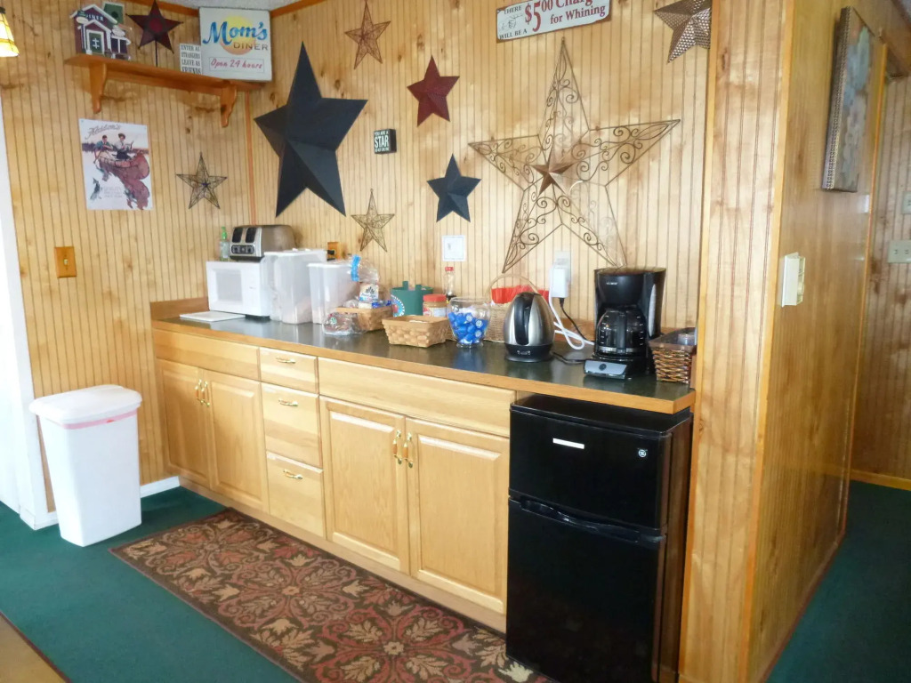 Cougar Land Motel