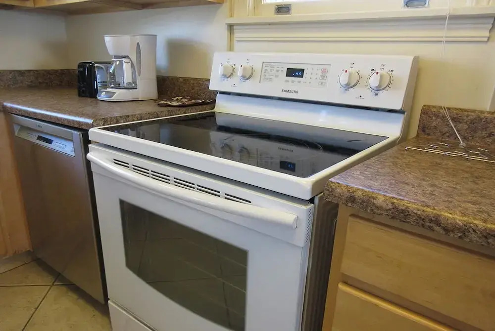 Mid-island Beach House 2 Bedrooms 2 Bathrooms Home