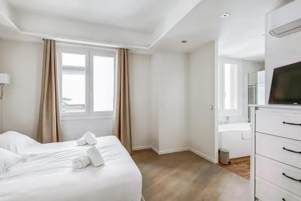Superb Modern 2BR Flat Close to Croisette