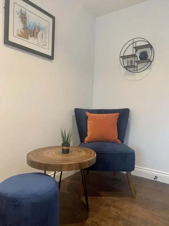 Upstairs at 33 - Self check in boutique accommodation in Worcester Centre