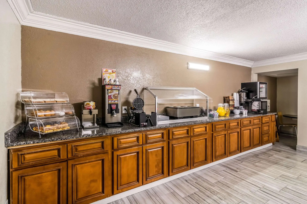 Howard Johnson Inn-Pensacola