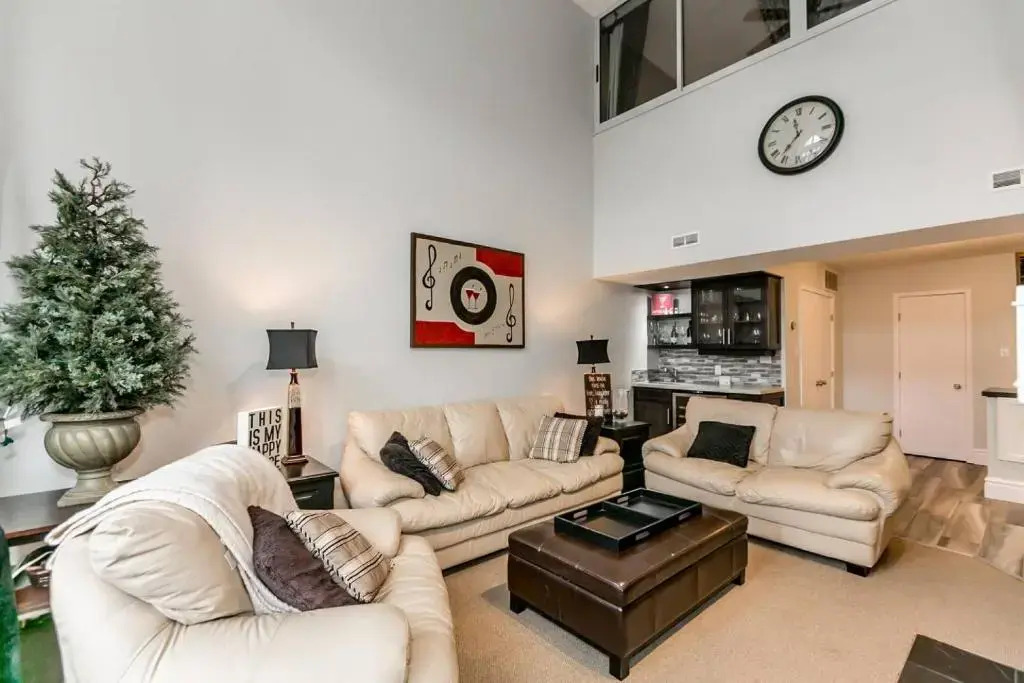 Blue Mountain, 3 Bedroom, Slopeside, Chateau Ridge 212