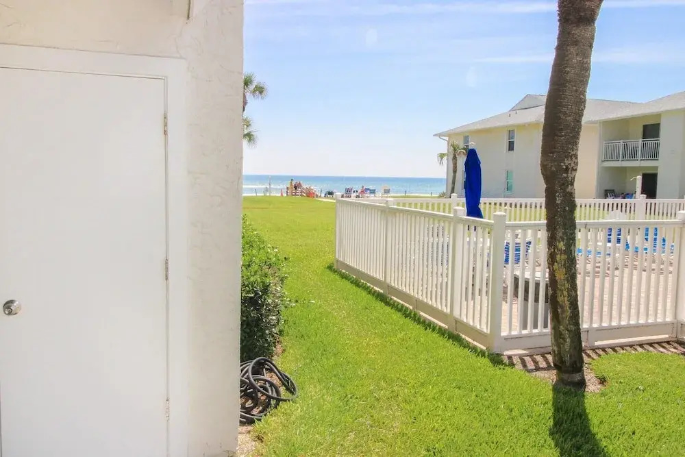 Colony Beach Club 105