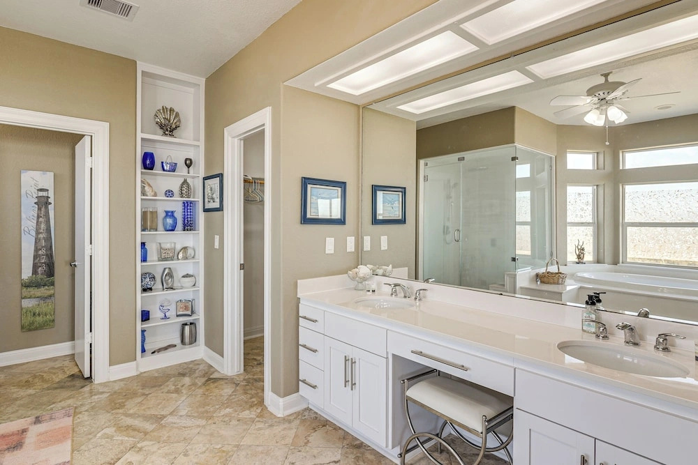 Steps to Sand: Spacious Crystal Beach Home w/ View