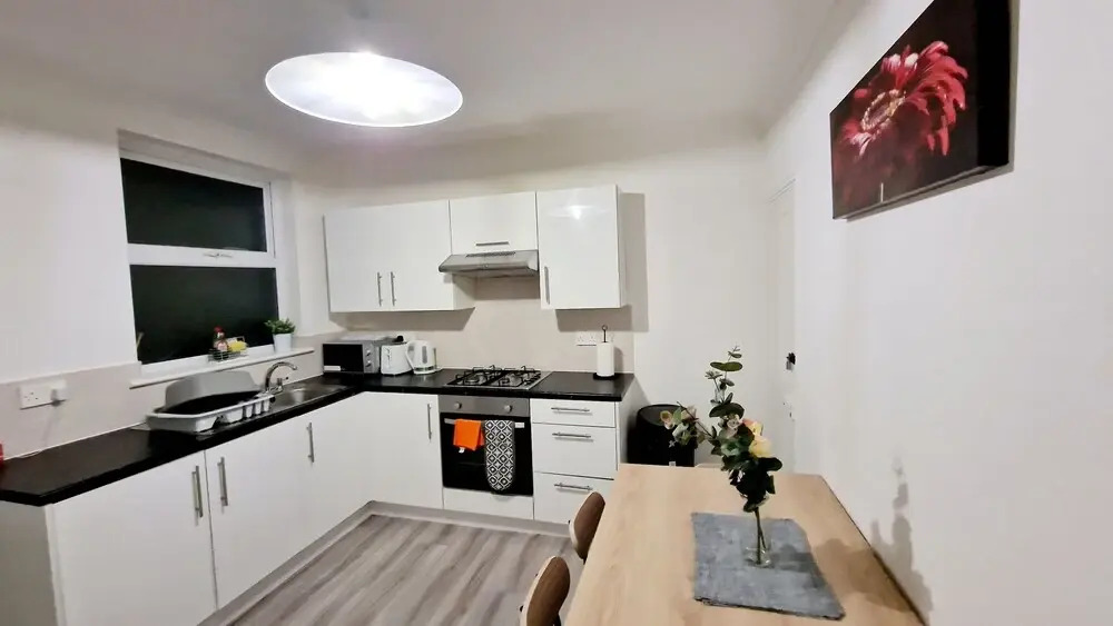 Gillingham Home - Sleeps 4 - Comfort & Convenience