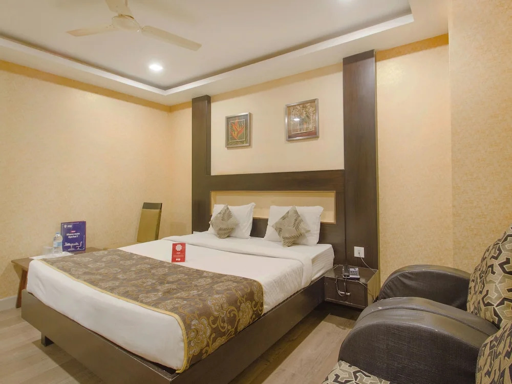 OYO 10168 Hotel AVS Sweet Magic