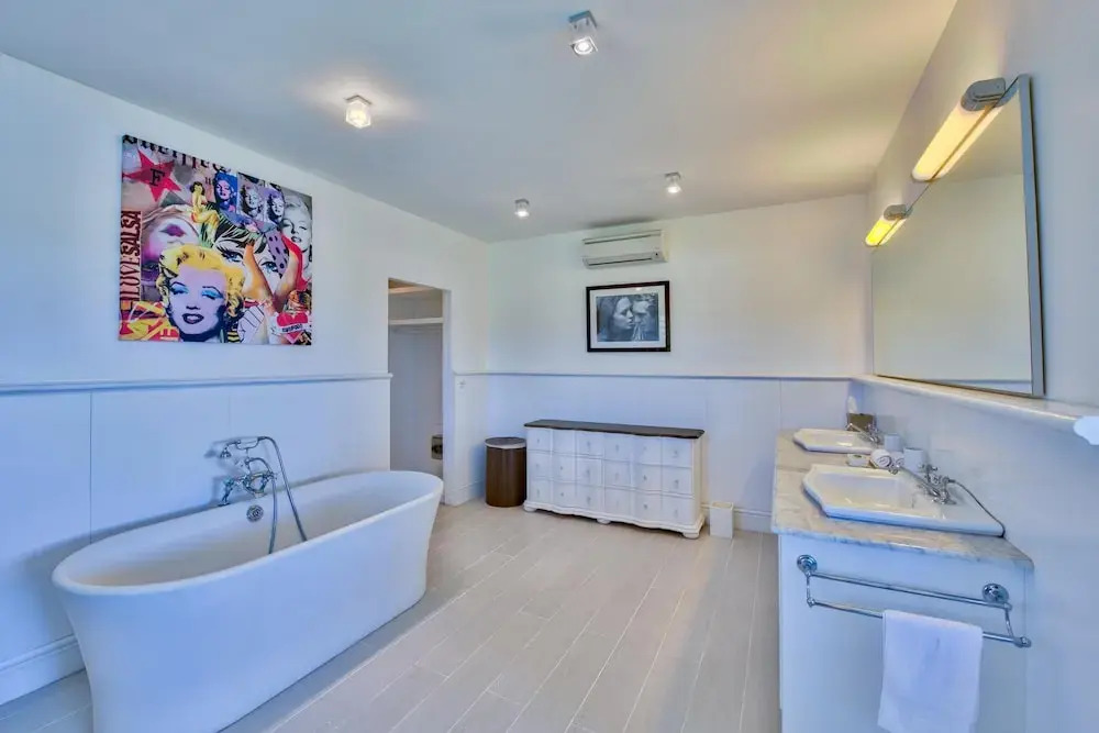 Huge Pool, Ideal for Groups, Exclusive Address, AC, Free Wifi, Sat TV, Views! Terres Basses Area
