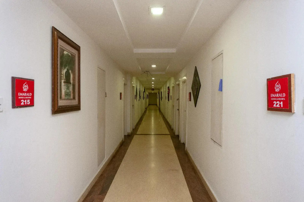 Oyo 12075 Hotel Regalia Retreat