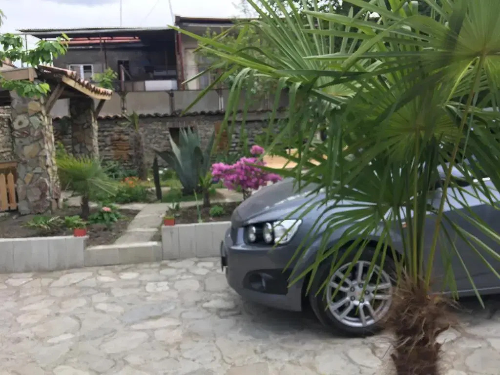 Nika's Guest House
