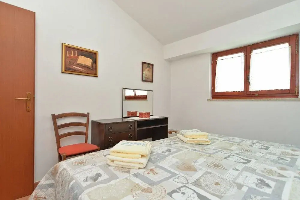 Apartment 522