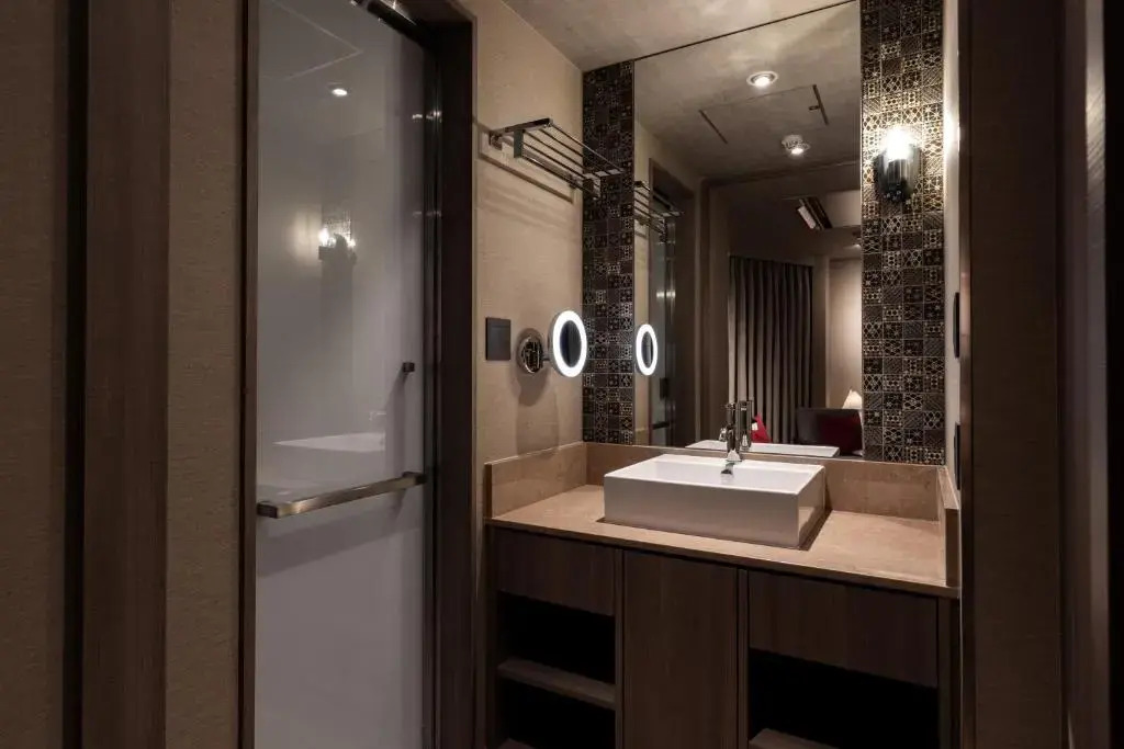 Y-HOTEL
