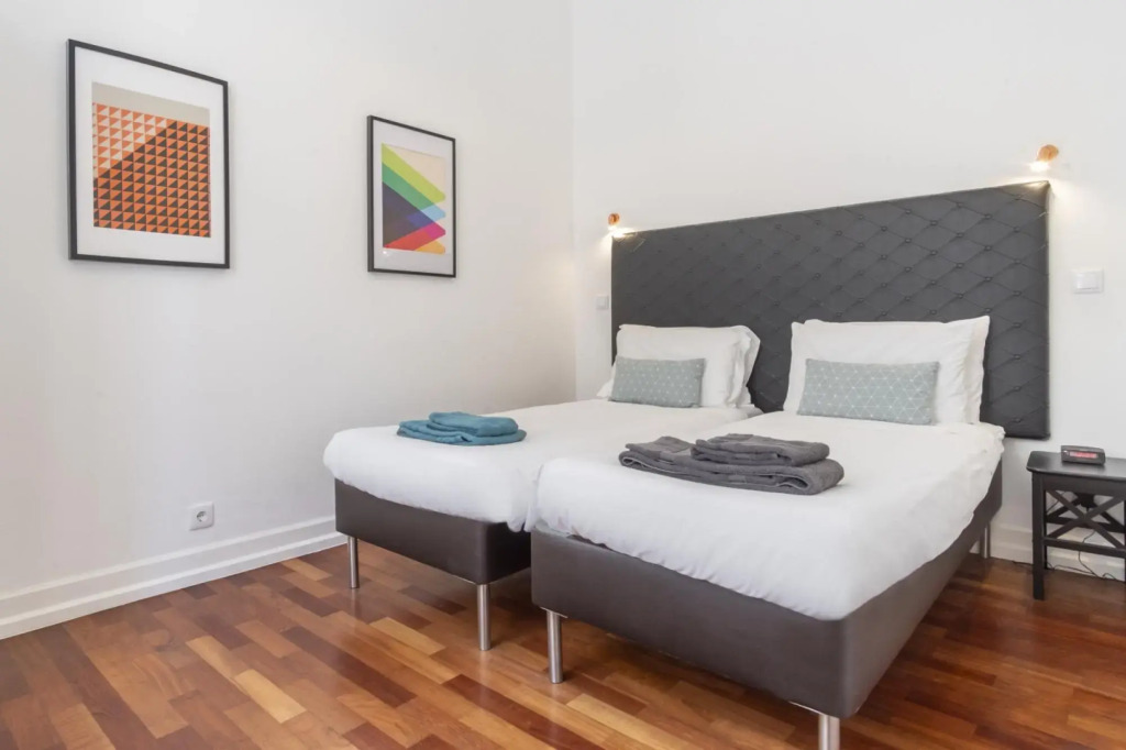 LV Premier Chiado CH6 AC, elevator, central, new