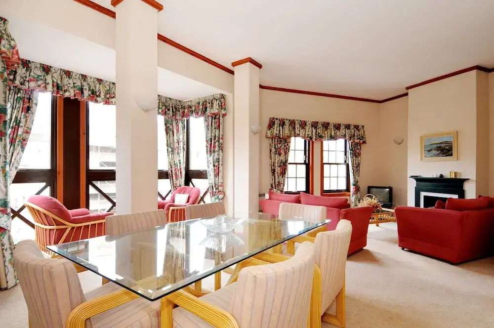 234 Hawthornbank Lane Apartment