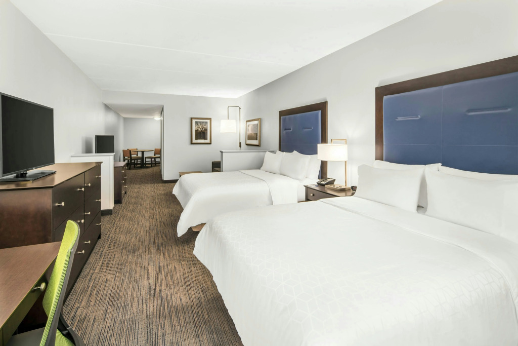 Holiday Inn Express & Suites Wilmington-Newark by IHG