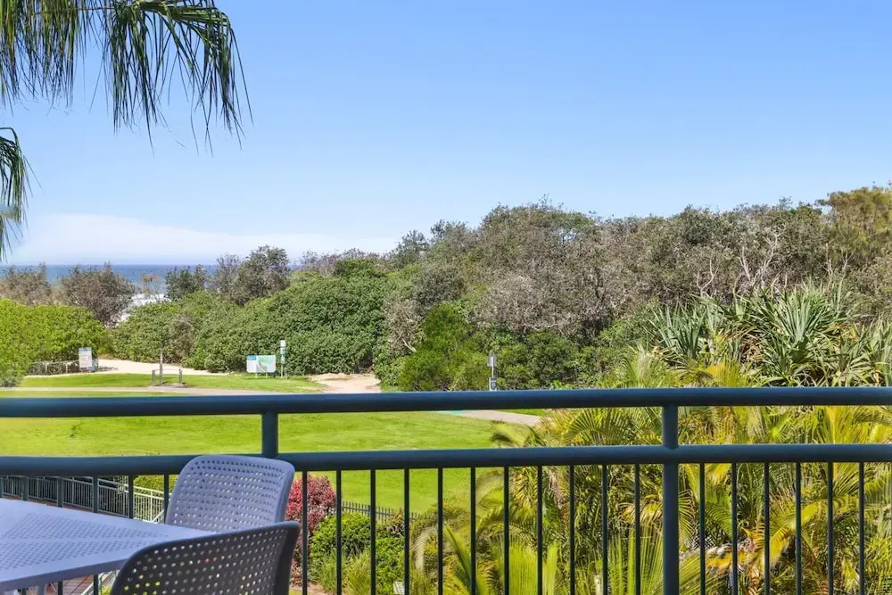2-bed Beachfront Escape With Pool and BBQ Access