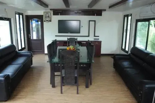 Nova Holidays Houseboat