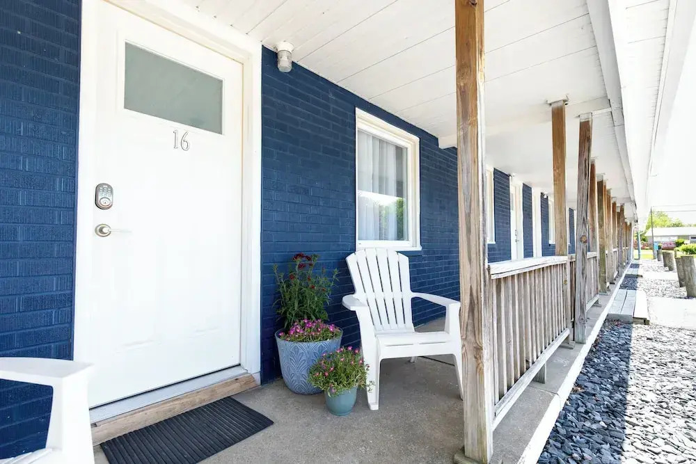 Anchor Bay Inn and Suites