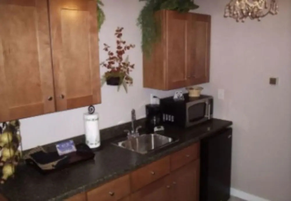 Jeni J's Gifts and Guest Houses
