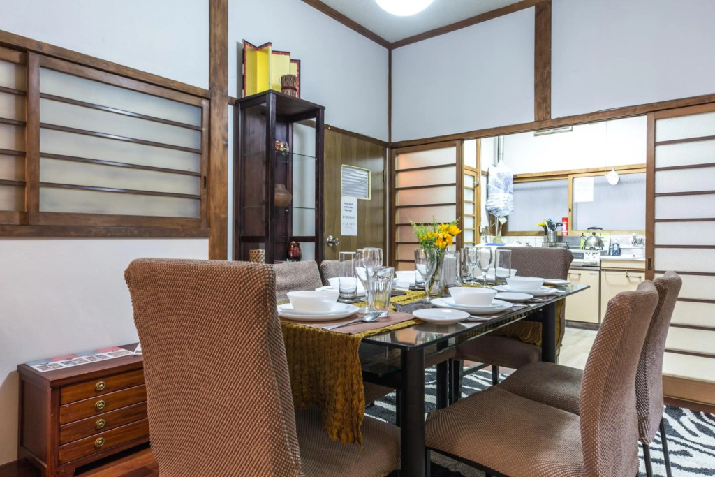 Samurai House - Large Family House, West Shinjuku