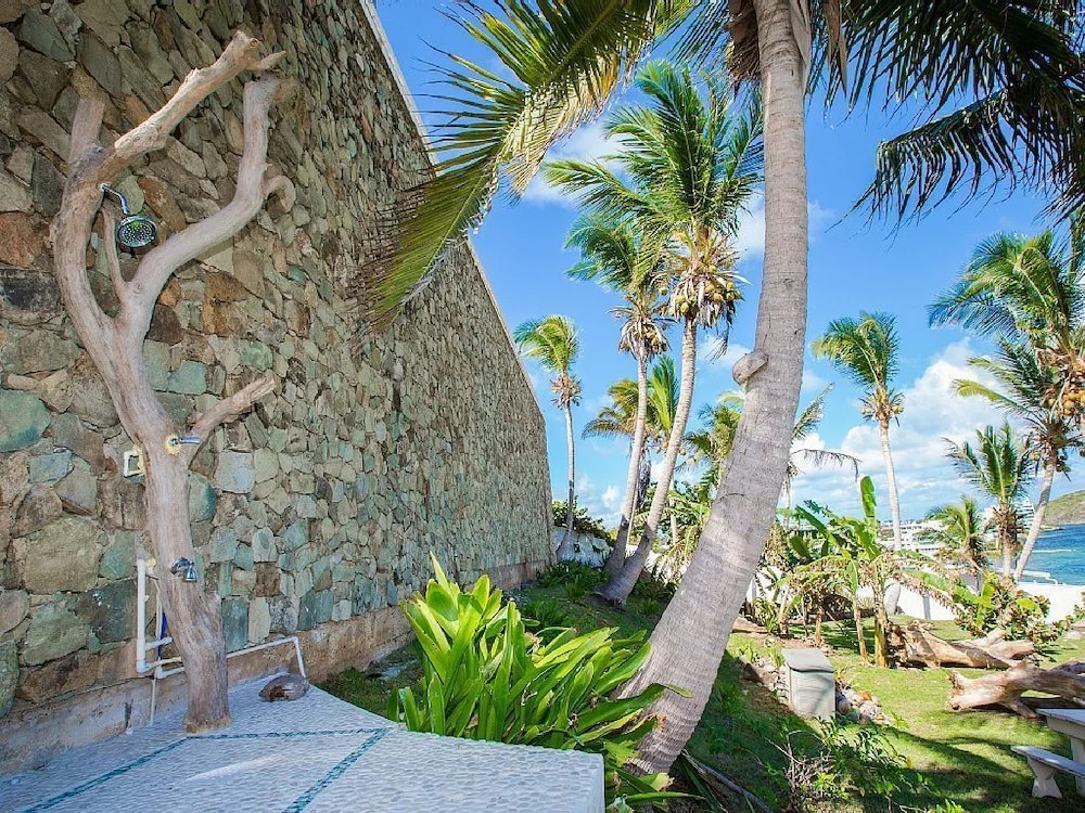 Beachfront Villa FantaSea