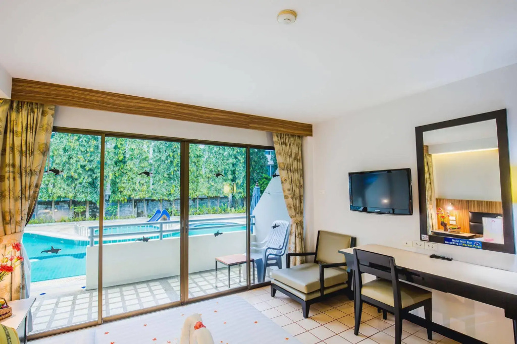 Karon Whale Resort